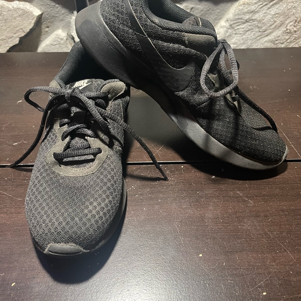 Nike Women’s Black Athletic Sneakers
